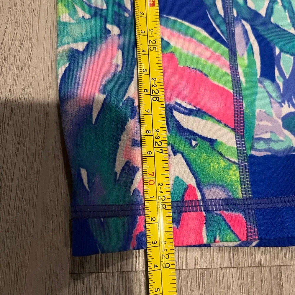 Lilly Pulitzer Luxletic Weekender Cropped Leggings. Size Medium. Casa Del Sol - Picture 5 of 5